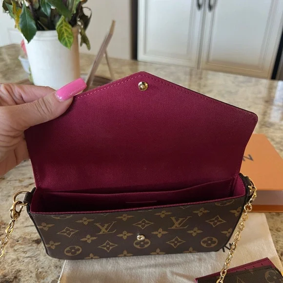 Louis Vuitton 
Pochette Félicie Monogram Clutch/Crossbody - Picture 15 of 16